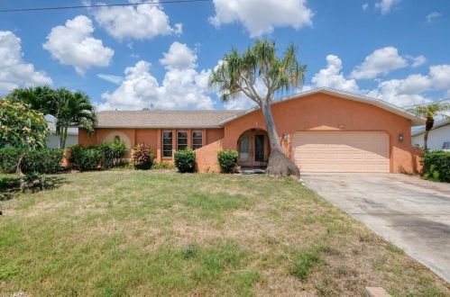 1518 20th Pl, Cape Coral, FL 33990-3865