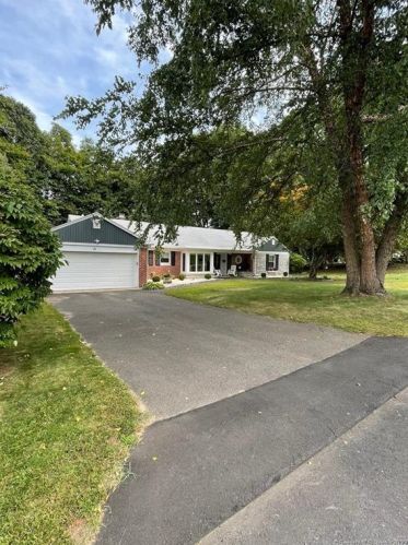 21 Stoddard Rd, Waterbury, CT 06708-1814