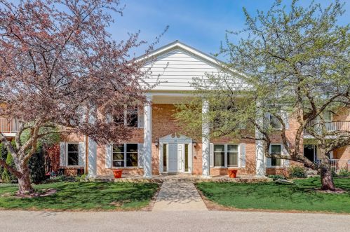 933 Heritage Ct, Thiensville, WI 53092-6081