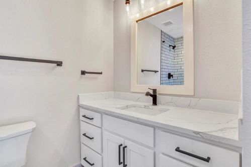 702 Carleton Dr, Richardson TX  75081-5906 exterior