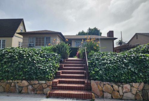 430 Santiago Ave, Long Beach, CA 90814-1939