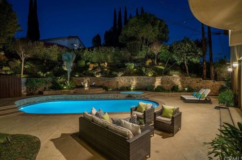 4214 Hayvenhurst Dr, Van Nuys, CA 91436-3730