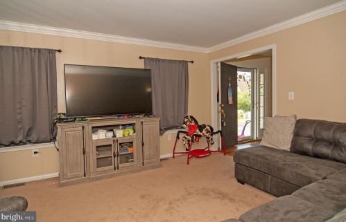 7 Bullrush Dr, Slaughter Beach, DE 19963-3926