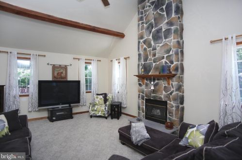 151 Robin Dr, Dale, PA 19504-9371