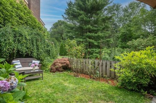 208 Ivy Hill Ln, Rye Brook NY  10573-1607 exterior