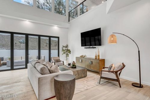 7627 22nd St, Phoenix AZ  85020-4706 exterior