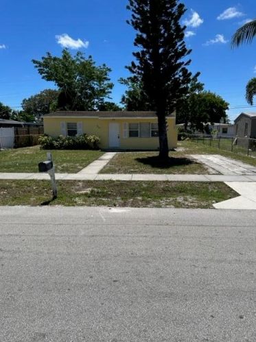 716 Aspen Rd, West Palm Beach, FL 33409-6104