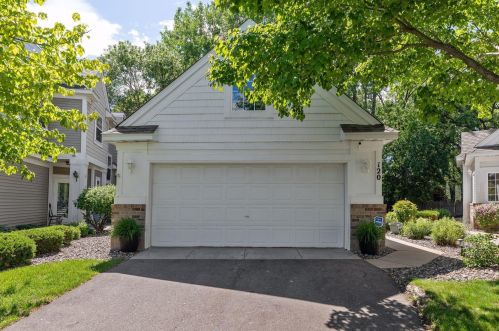 120 Christenson Ct, Minneapolis, MN 55432-4958