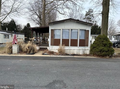 74 Malibu Blvd, Carlisle, PA 17015-8527