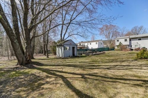 8 Glencross Rd, West Milford Lakes NJ  07480-2206 exterior