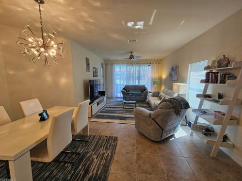 7914 Bristol Cir, Naples FL  34120 exterior