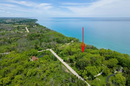 13530 Lakewood Dr, Thiensville WI  53097-2412 exterior