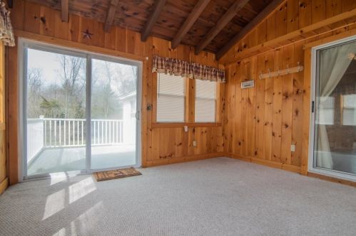 13 Harvey Rd, Londonderry NH  03053-7412 exterior