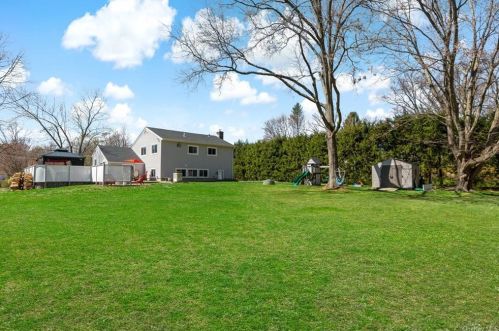 2912 Meadowcrest Dr, Yorktown Hgts, NY 10598-2419