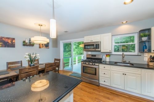36 Riverside Dr, Parsippany NJ  07834-2133 exterior