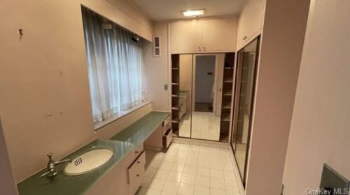 39 Penny Ln, Scarsdale NY  10583-3209 exterior