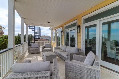 601 Ocean Blvd, Isle Of Palms SC  29451-2134 exterior