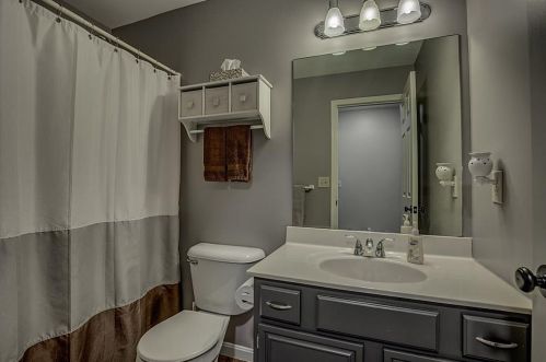 8694 Silvercreek Ct, Florence KY  41042-8270 exterior