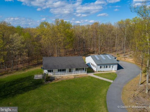 415 Turquoise Dr, Hedgesville, WV 25427-6649