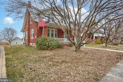 111 Main St, Camp Hill, PA 17011-6329
