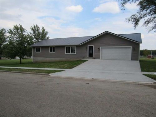 307 Jefferson St, Dunkerton, IA 50626-7711
