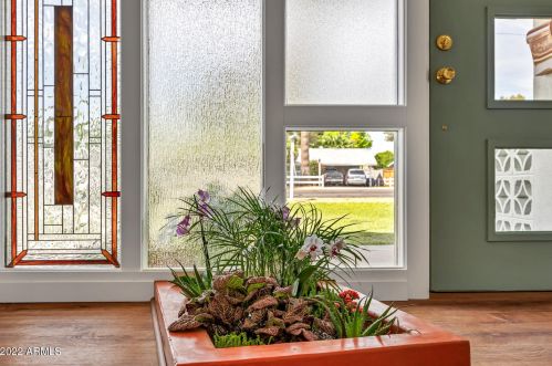 1111 Bethany Home Rd, Phoenix AZ  85014-2229 exterior