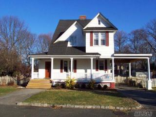 3 Dover Ct, Bayshore, NY 11706-8912