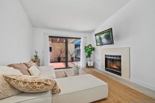 6829 Pear Tree Dr, Carlsbad CA  92011-3937 exterior