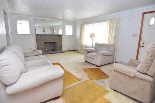 217 Larkspur St, Whitaker, PA 15120-2207