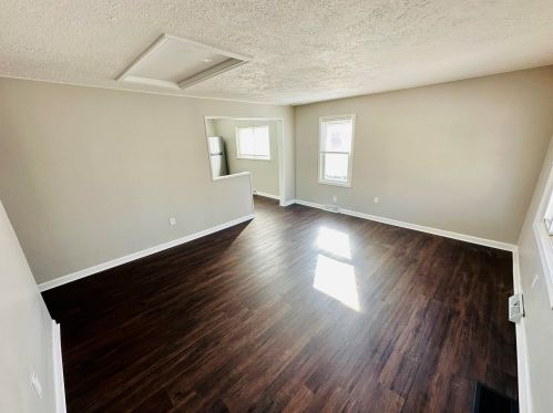 4 Tee St, Florence, KY 41042-1332
