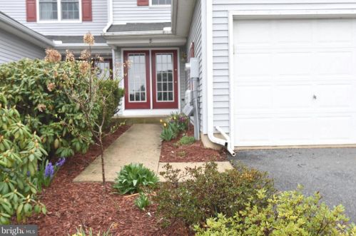 8 Broadwinge Cir, Moselem, PA 19526-9216
