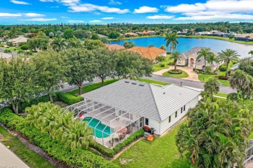 2142 Imperial Cir, Naples FL  34110-1037 exterior