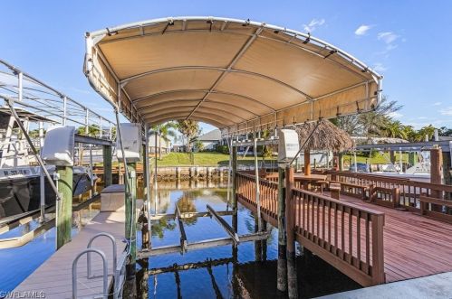 841 47th Ter, Cape Coral, FL 33904-9004