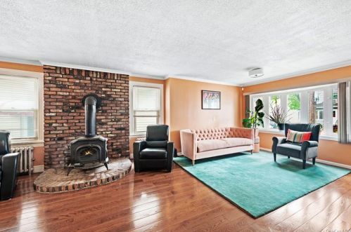 221-13 91st Rd, Jamaica NY  11421-2723 exterior