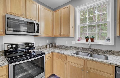 1064 Willoughby Ln, Mount Pleasant SC  29466-9038 exterior