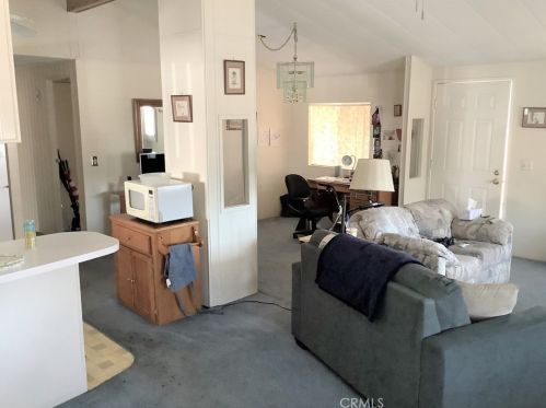 1400 Medallion St, Redlands CA  92374-2665 exterior