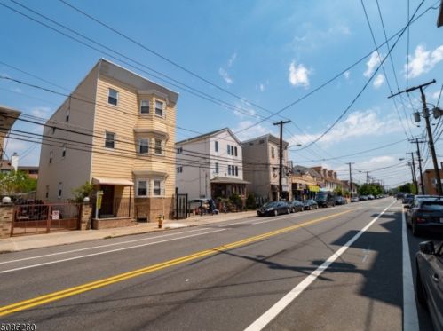 326 Ferry St, Newark, NJ 07105-3577
