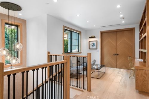 4765 Lemona Ave, Van Nuys CA 91405-4530 exterior