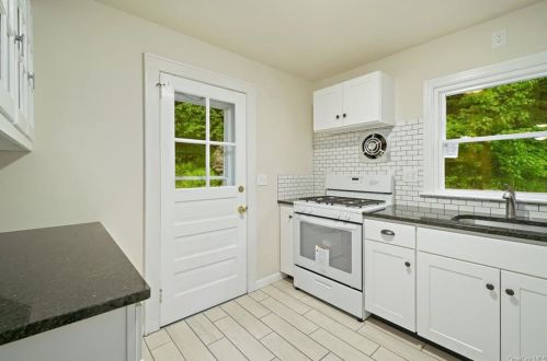 1025 Peekskill Hollow Rd, Tompkins Corners NY  10579-1715 exterior