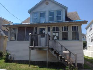 224 Roberts Ave, Wildwood Crest, NJ 08260-4633