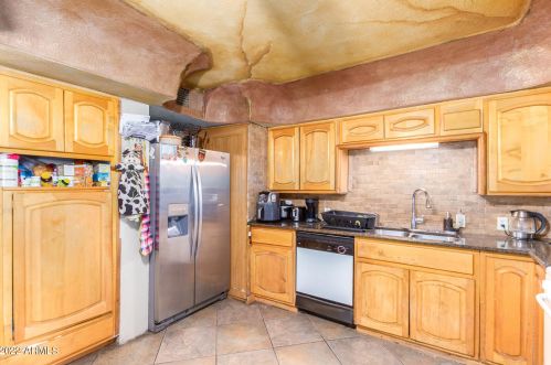 3319 61 St, Phoenix AZ 85033-4112 exterior