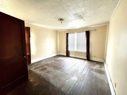 735 Oakland Ave, Hermitage PA  16146-2390 exterior