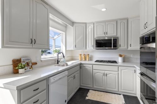 383 Monterey Rd, Pacifica CA  94044-1460 exterior