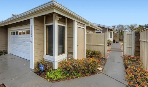 1002 Brewley Ln, Vista, CA 92081-9023