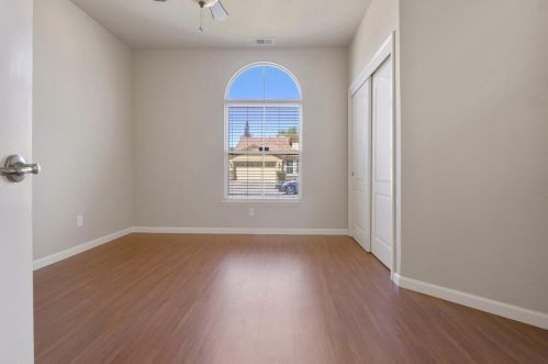 2044 Sugarbowl Way, Lodi CA  95242-4752 exterior