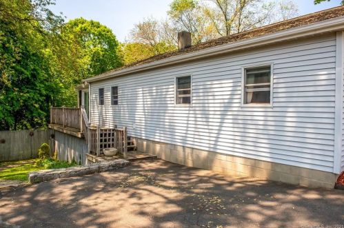 23 Broad St, Danbury, CT 06810-6204