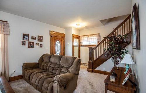 93 White Ave, Hermitage PA  16146-3053 exterior