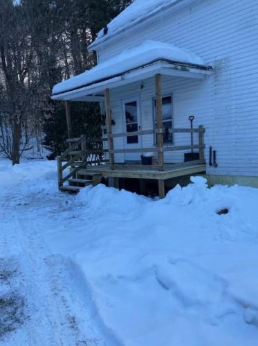 43 Parkview St, Unity, NH 03773-1702