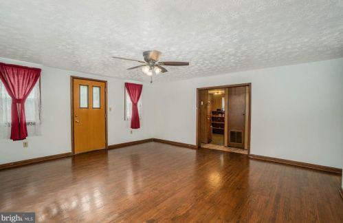 212 Stonehouse Rd, Carlisle PA  17015-9429 exterior