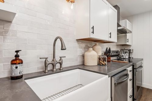 1961 Misty Cir, Encinitas CA  92024-3139 exterior